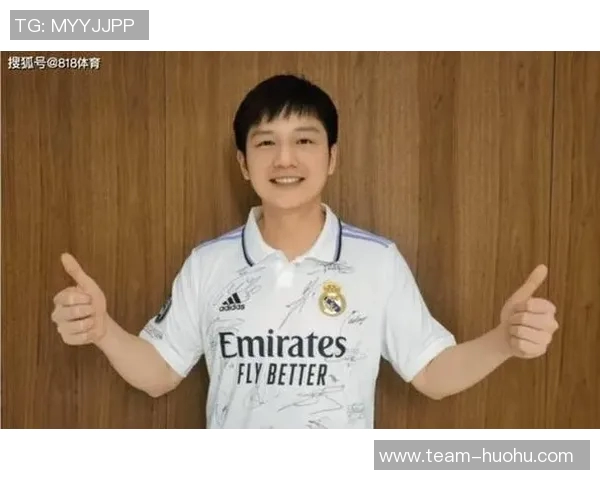 樊振东晒齐达内签名球衣照片期待未来与齐祖共踢足球的美好时刻