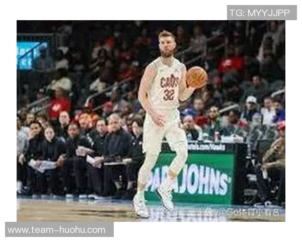 骑士队宣布迪恩韦德因左膝受伤缺席今日比赛将影响球队阵容调整