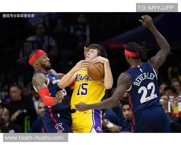 普尔及时协防成功制止费尔斯偷袭多特展现出色防守能力